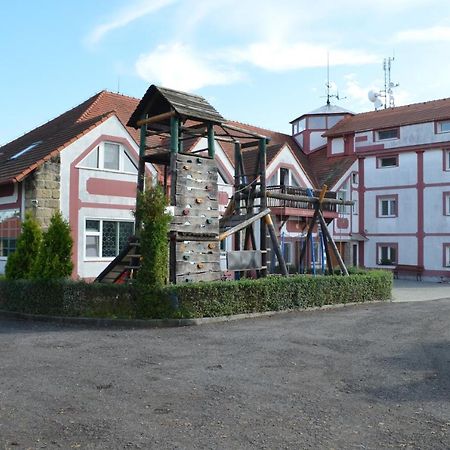 Famozclub Hotel Bakov nad Jizerou Eksteriør billede