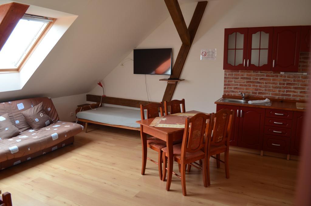 Famozclub Hotel Bakov nad Jizerou Værelse billede