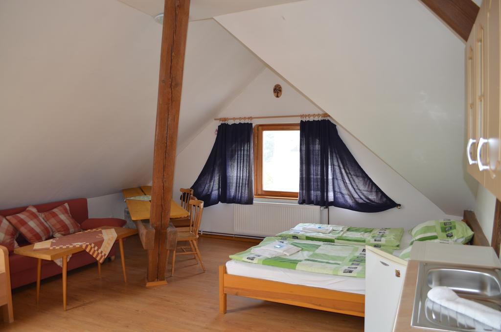 Famozclub Hotel Bakov nad Jizerou Værelse billede