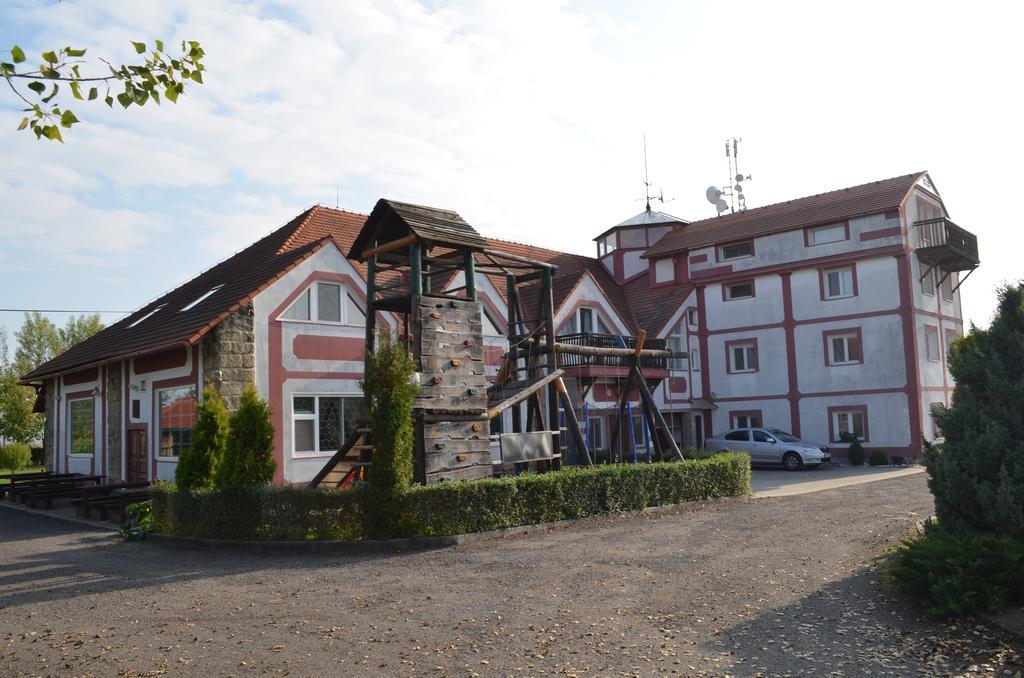 Famozclub Hotel Bakov nad Jizerou Eksteriør billede