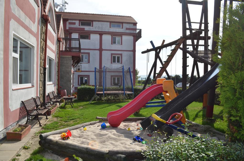Famozclub Hotel Bakov nad Jizerou Eksteriør billede