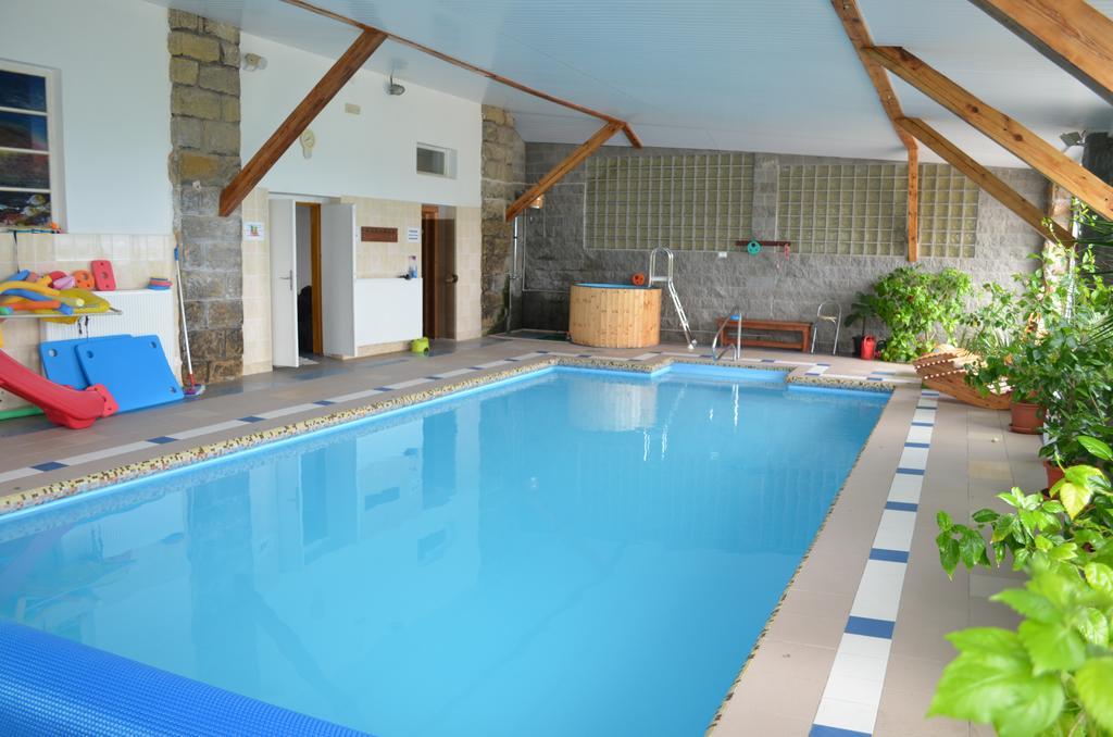 Famozclub Hotel Bakov nad Jizerou Eksteriør billede