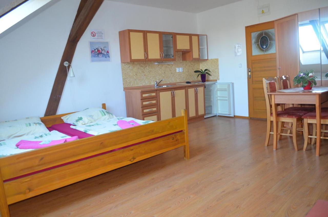 Famozclub Hotel Bakov nad Jizerou Værelse billede
