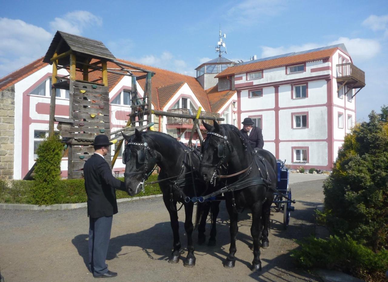 Famozclub Hotel Bakov nad Jizerou Eksteriør billede