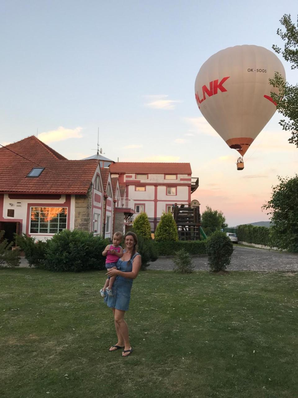 Famozclub Hotel Bakov nad Jizerou Eksteriør billede
