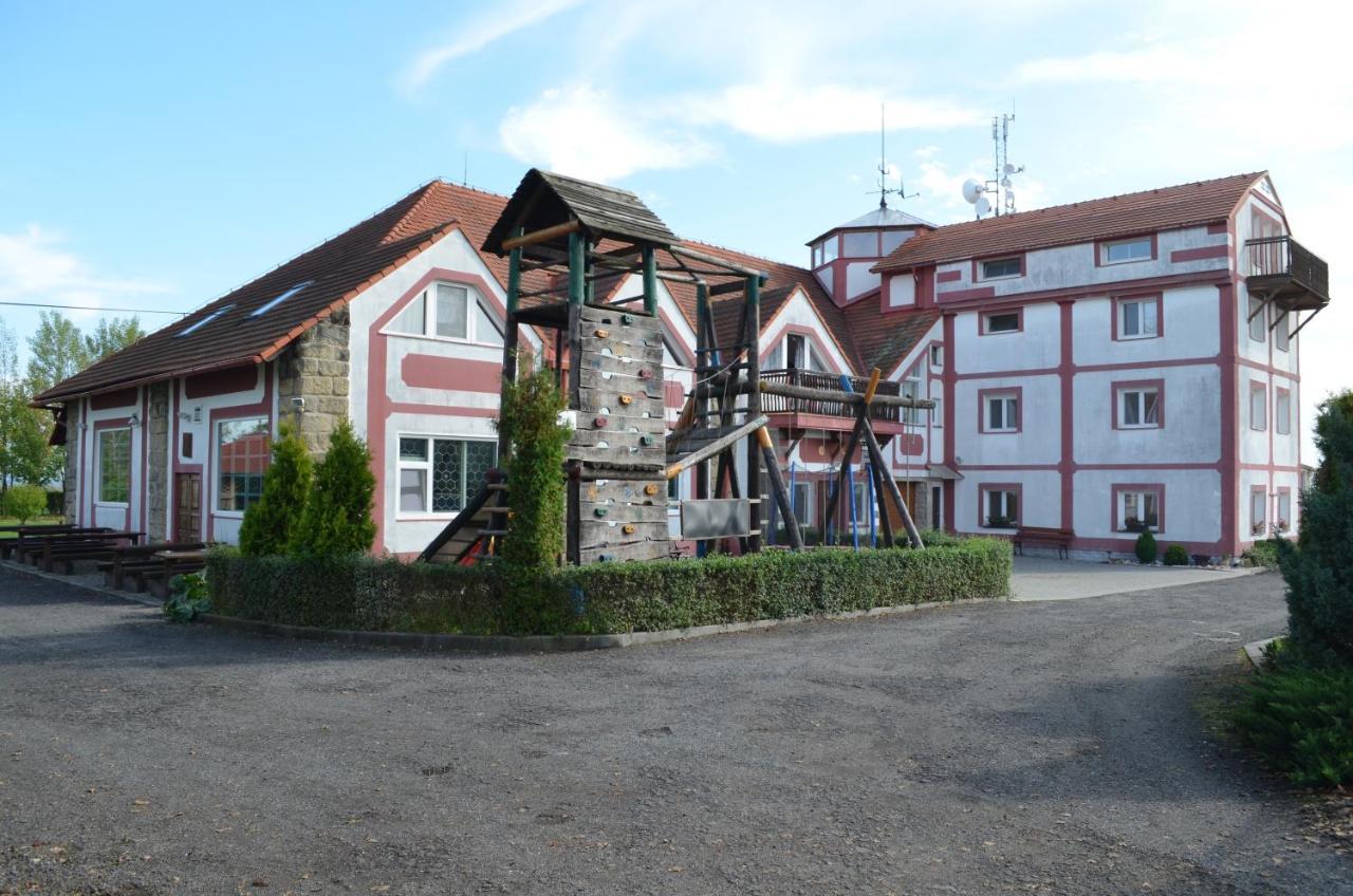 Famozclub Hotel Bakov nad Jizerou Eksteriør billede