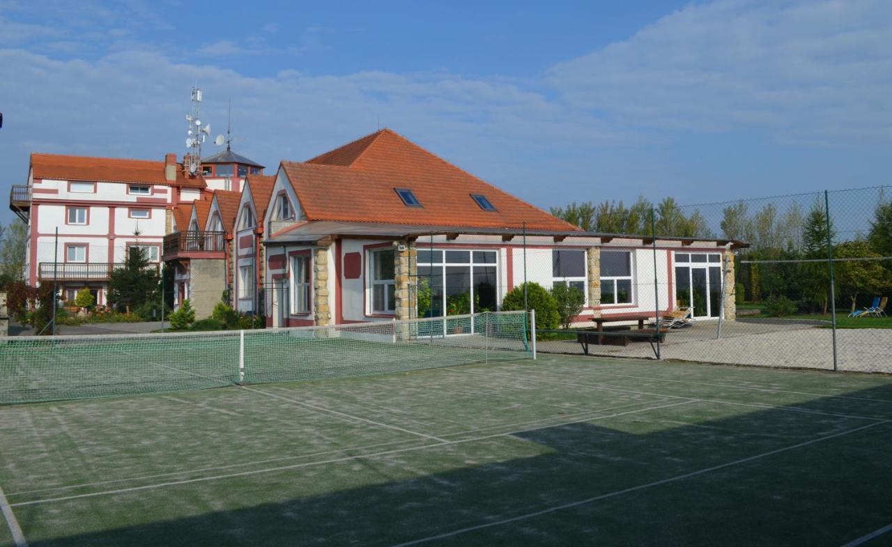 Famozclub Hotel Bakov nad Jizerou Eksteriør billede